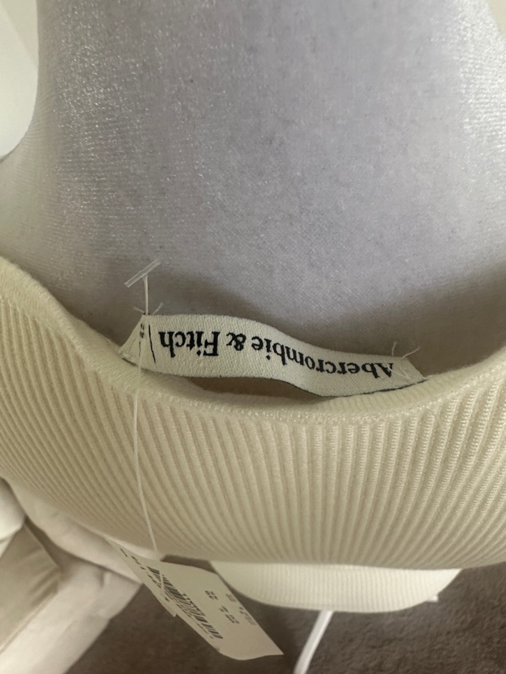 Abercrombie & Fitch Ribbed Sleeveless Knit Top in Ivory - Picture 4 of 6